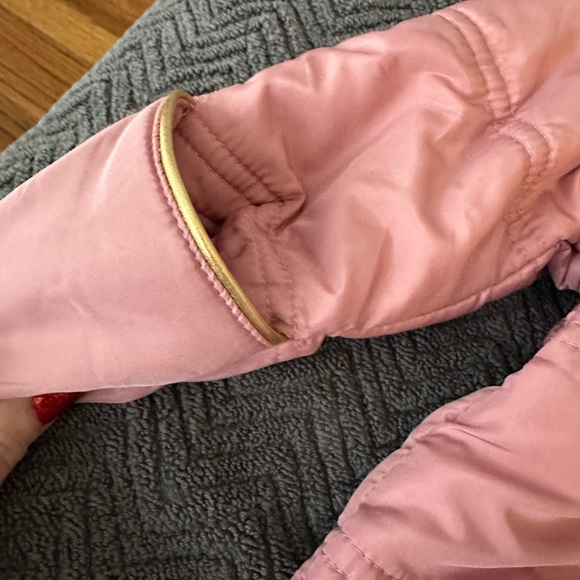 FIRST IMPRESSIONS Baby Girl Bow Faux-Fur Trim Snowsuit. Size 3-6 months. - Picture 4 of 7